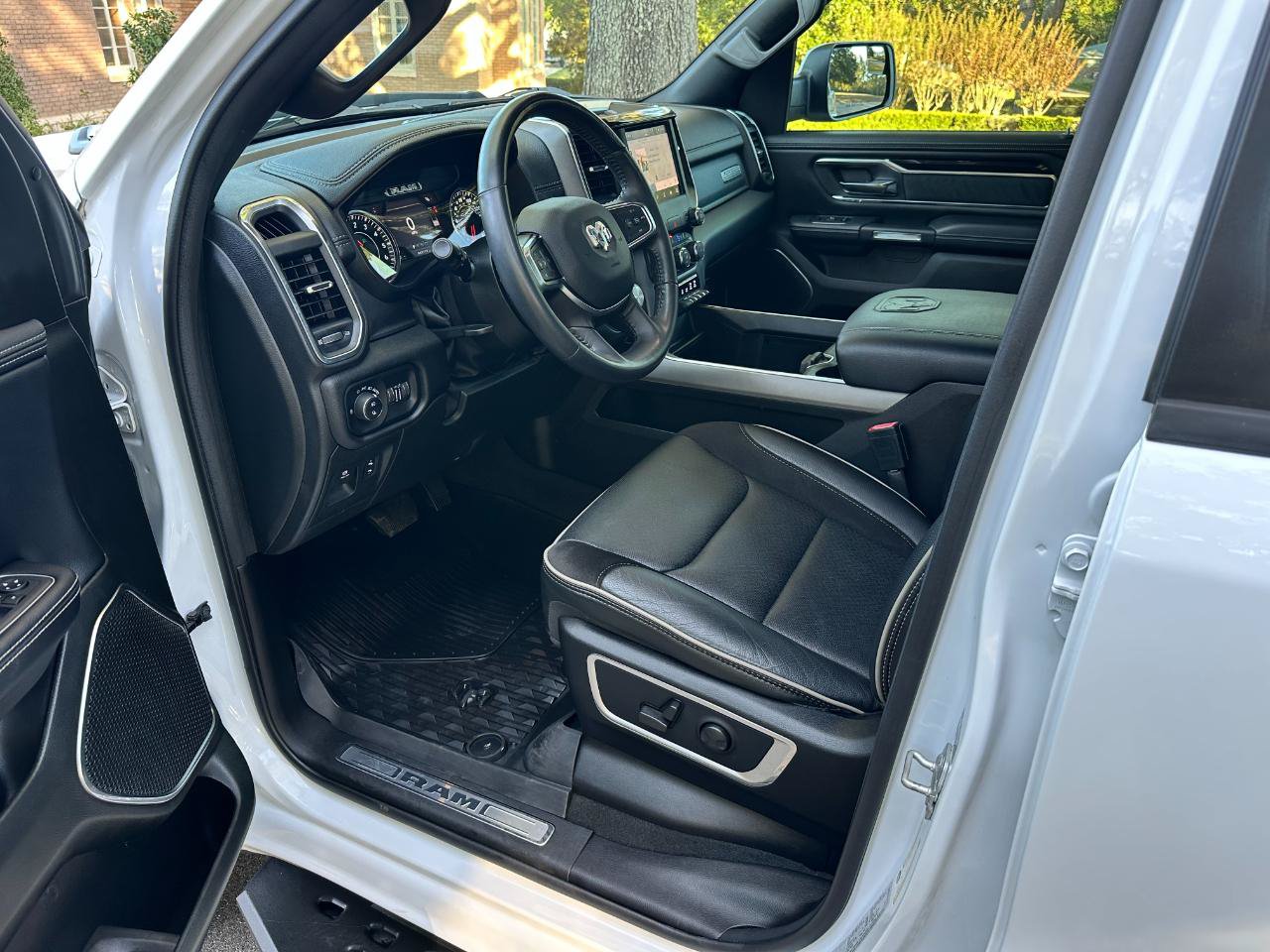 Used 2022 RAM 1500 Laramie w/ Sport Appearance Package AWD/4WD image 11