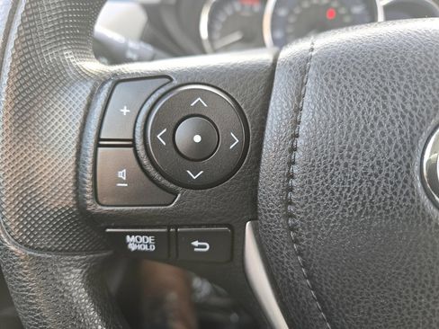 Used 2015 Toyota Corolla LE image 19