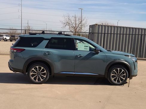 New 2026 Nissan Pathfinder Platinum image 4