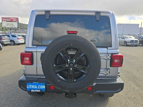 Used 2020 Jeep Wrangler Unlimited Sahara image 4