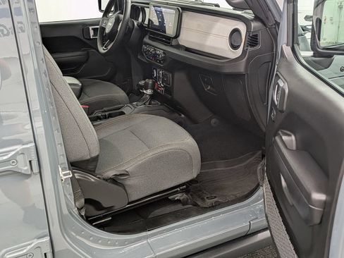 Used 2024 Jeep Wrangler Unlimited AWD/4WD image 15