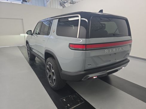 Used 2025 Rivian R1S Adventure Dual AWD/4WD image 3