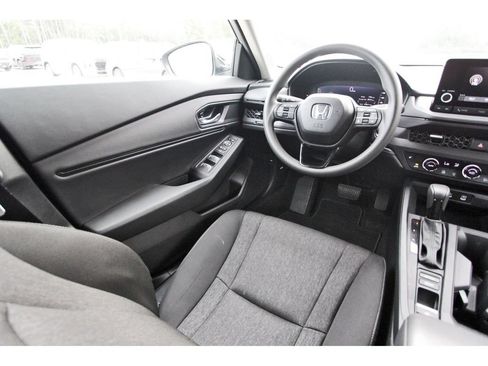 Used 2025 Honda Accord SE image 11