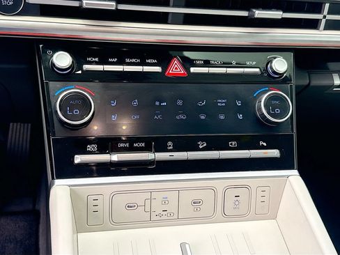 Used 2025 Hyundai Santa Fe Calligraphy FWD image 17