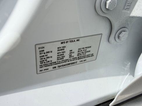 Used 2024 Tesla Model Y Long Range AWD/4WD image 32