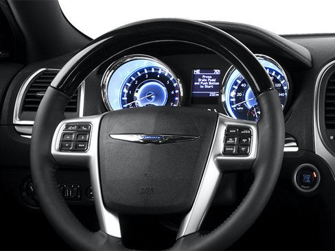 Used 2014 Chrysler 300 C image 11