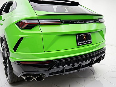 Used 2021 Lamborghini Urus AWD/4WD image 18