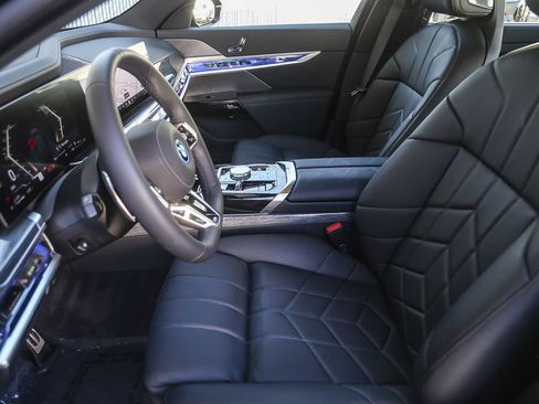 Used 2026 BMW 750e xDrive w/ Premium Package AWD/4WD image 14