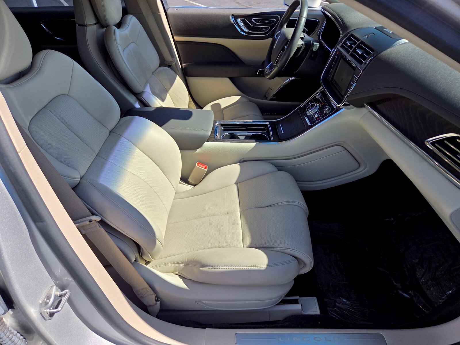 Used 2017 Lincoln Continental Select FWD image 16