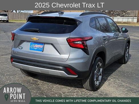 Used 2025 Chevrolet Trax LT image 11