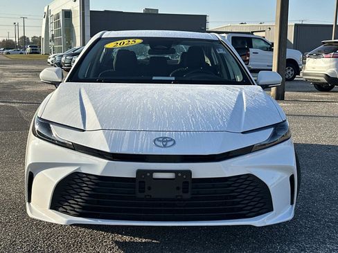 Used 2025 Toyota Camry LE image 2