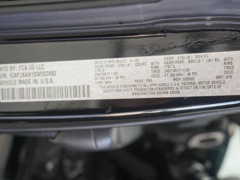 Used 2025 Jeep Wrangler Sport AWD/4WD image 27
