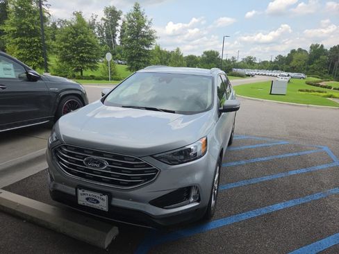 Used 2024 Ford Edge Titanium AWD/4WD image 2