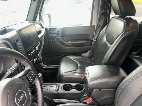 Used 2017 Jeep Wrangler Unlimited Sahara AWD/4WD image 12
