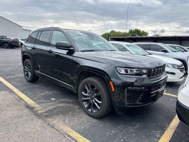 Used 2026 Jeep Grand Cherokee Limited AWD/4WD image 2