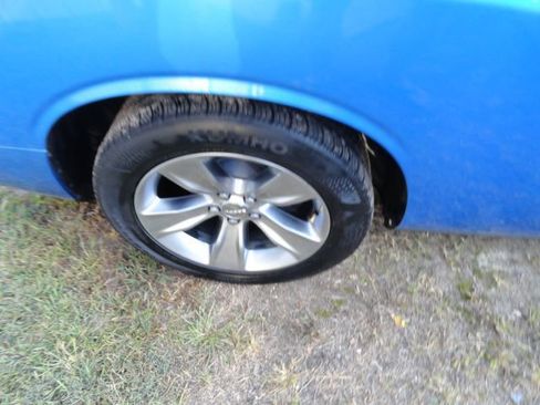 Used 2019 Dodge Challenger SXT image 24