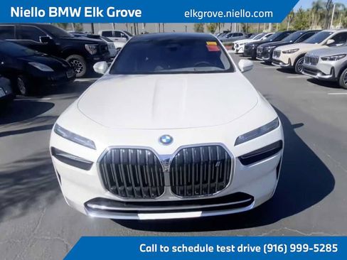Used 2023 BMW i7 xDrive60 AWD/4WD image 1