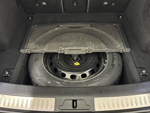 Used 2018 Land Rover Range Rover Velar R-Dynamic SE image 39