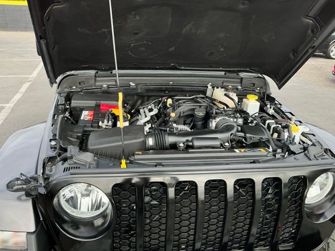 Used 2022 Jeep Gladiator Sport AWD/4WD image 23