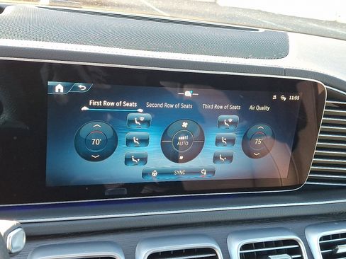 Used 2025 Mercedes-Benz GLS 580 4MATIC image 16