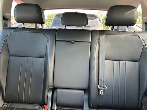 Used 2024 Volkswagen Tiguan SE FWD image 13