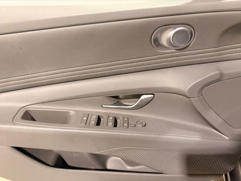 Used 2025 Hyundai Elantra SEL image 13