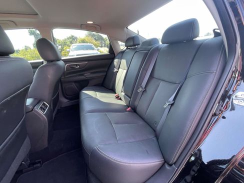 Used 2016 Nissan Altima 3.5 SL w/ 3.5 Technology Package FWD image 12