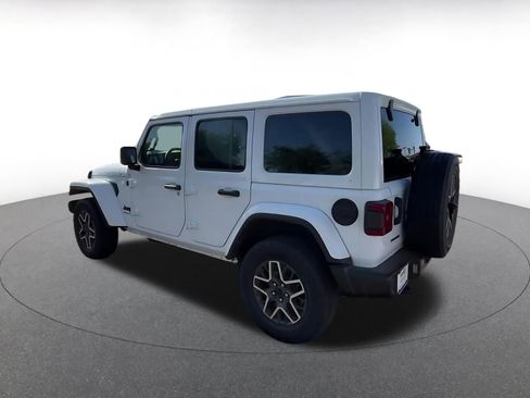 Used 2025 Jeep Wrangler Unlimited Sahara AWD/4WD image 10
