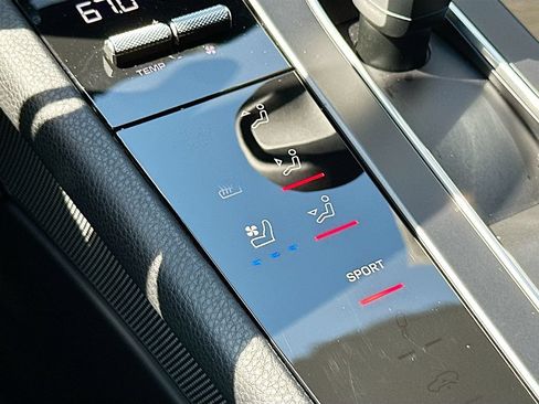 Certified 2026 Porsche Macan AWD/4WD image 23