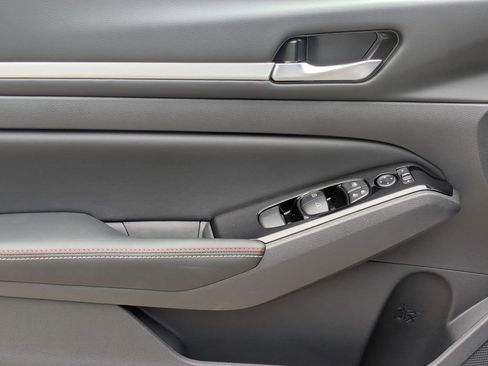 New 2025 Nissan Altima 2.5 SR w/ SR Premium Package image 11