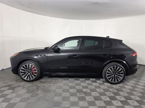 New 2025 Maserati Grecale Modena image 8