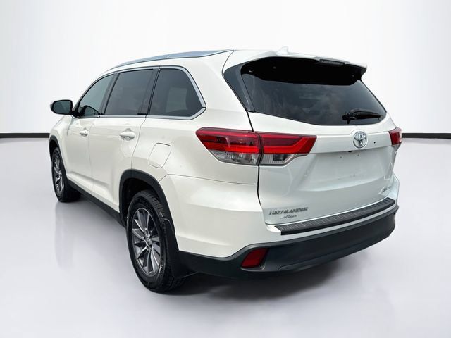 Used 2019 Toyota Highlander XLE AWD/4WD image 8