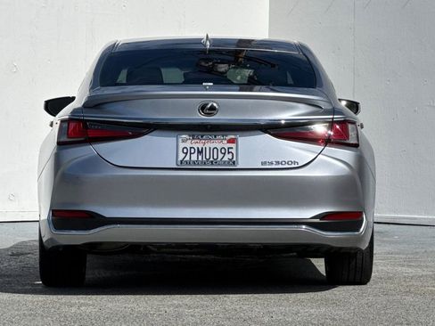 Used 2024 Lexus ES 300h w/ Premium Package image 4