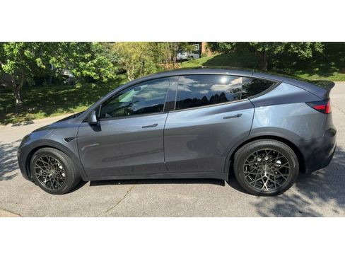 Used 2021 Tesla Model Y Long Range AWD/4WD image 2