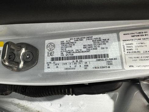 Used 2025 Ford Escape Platinum AWD/4WD image 39
