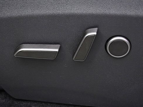 Used 2023 Tesla Model Y Performance image 14