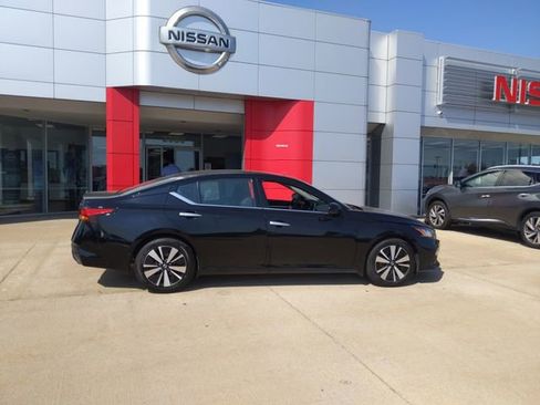 Used 2021 Nissan Altima 2.5 SL image 2