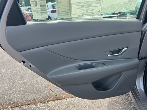 Used 2025 Hyundai Elantra SEL FWD image 21
