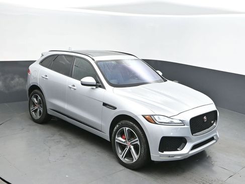 Used 2017 Jaguar F-PACE S image 35