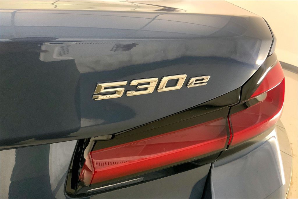 Certified 2023 BMW 530e xDrive w/ Premium Package AWD/4WD image 7