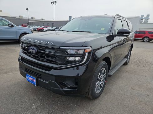 New 2026 Ford Expedition Active image 4