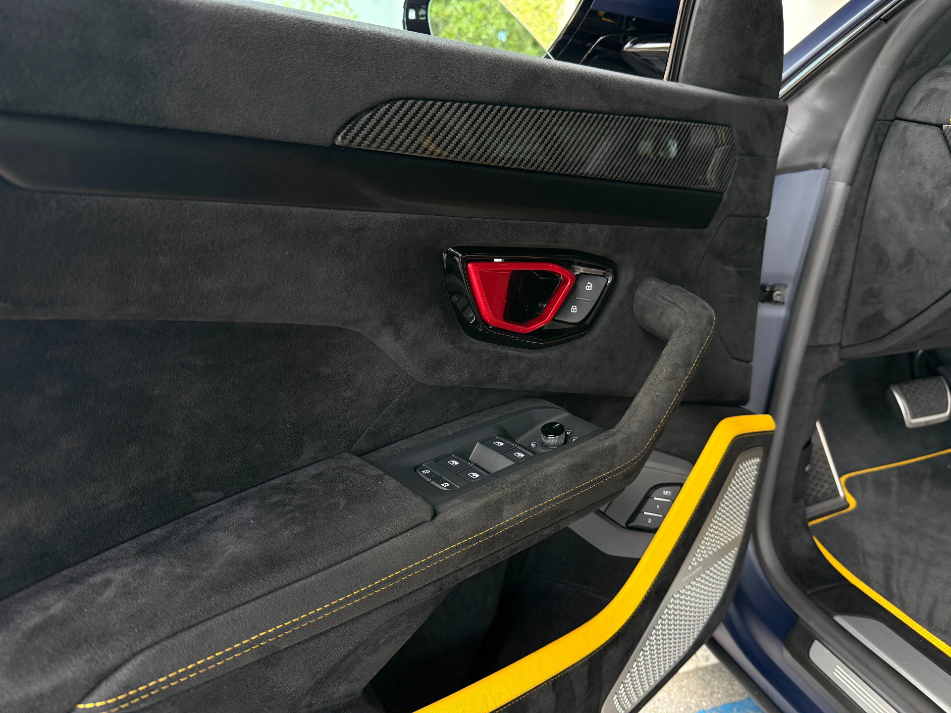 Used 2024 Lamborghini Urus Performante AWD/4WD image 24