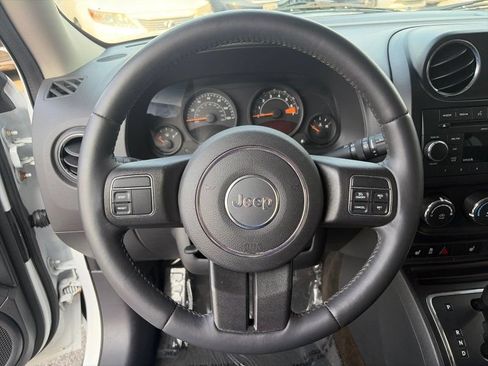 Used 2016 Jeep Patriot Latitude FWD image 17
