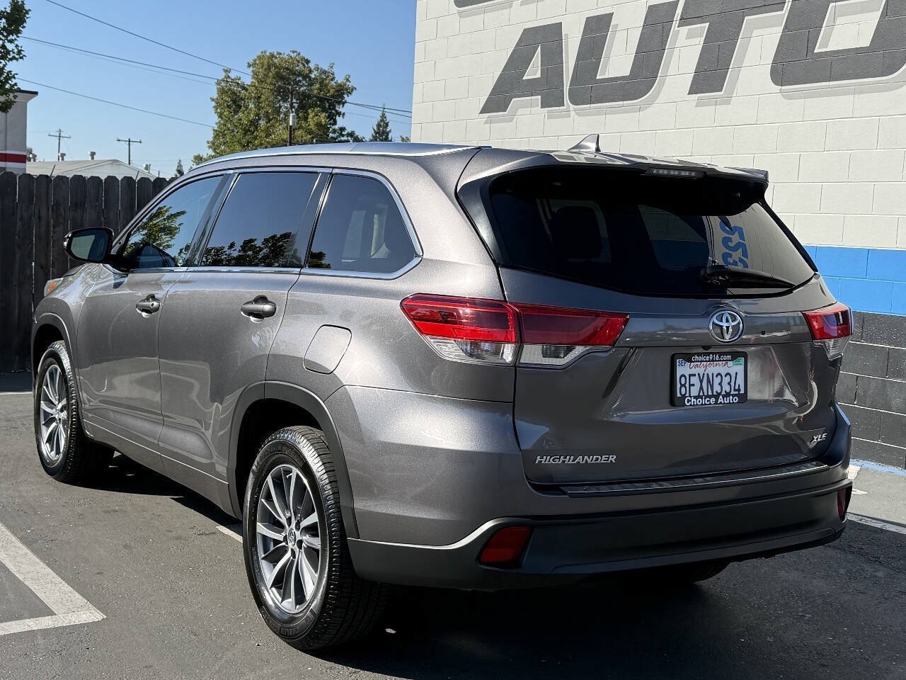 Used 2018 Toyota Highlander XLE FWD image 4