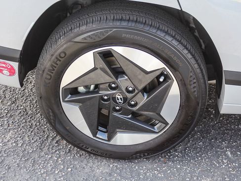 Certified 2024 Hyundai Kona SEL FWD image 11