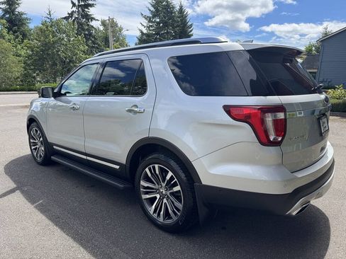 Used 2017 Ford Explorer Platinum AWD/4WD image 6