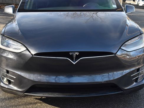 Used 2018 Tesla Model X 75D image 14