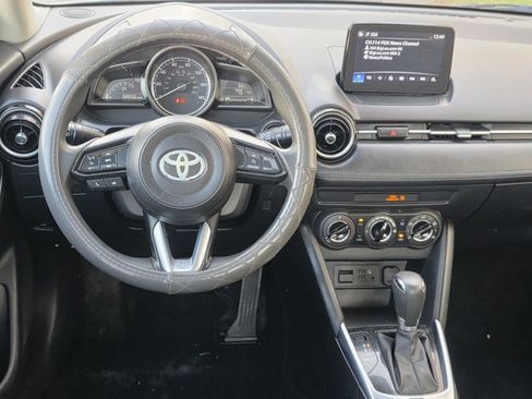 Used 2020 Toyota Yaris LE image 9