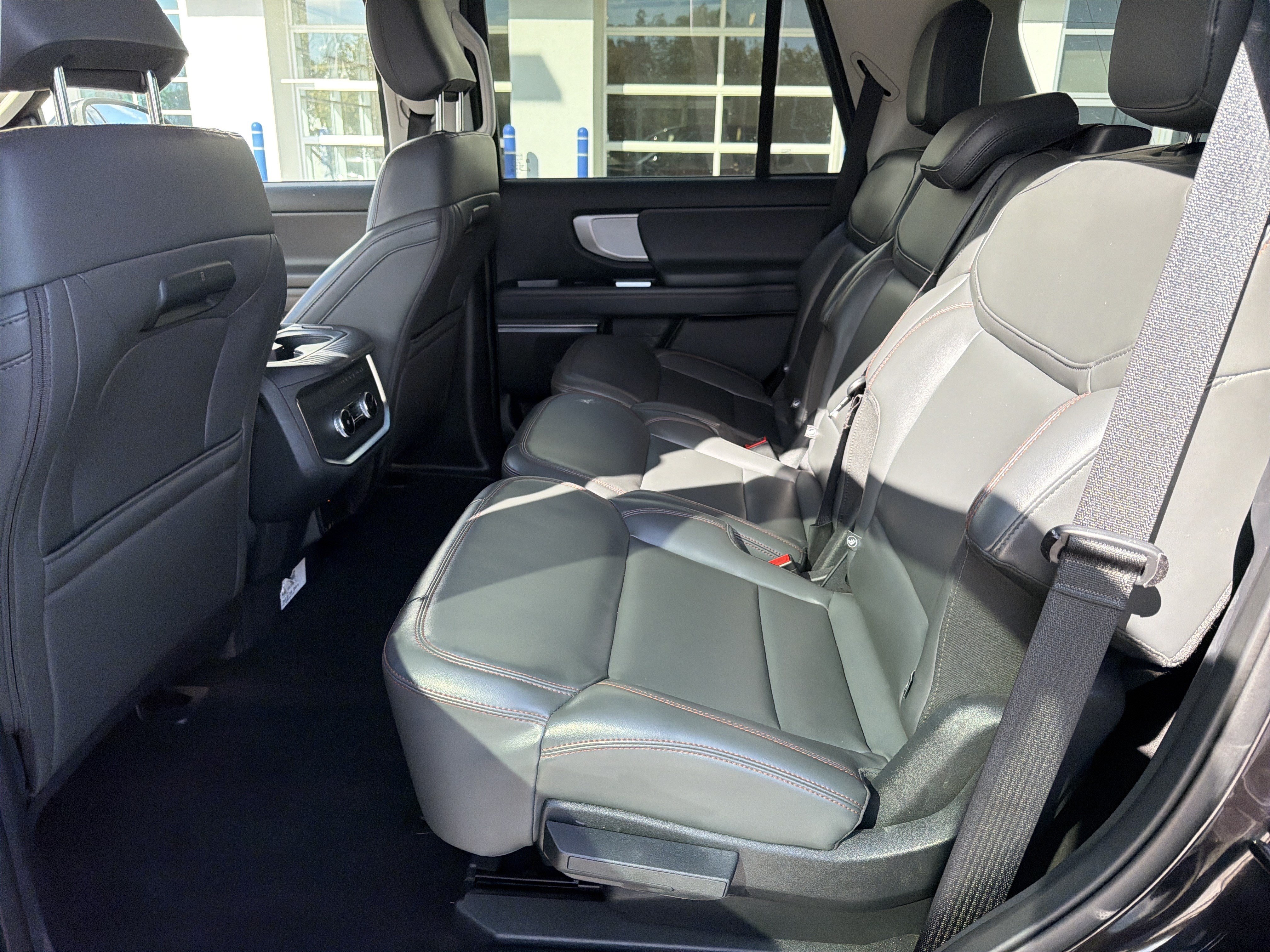 Used 2025 Ford Expedition Active AWD/4WD image 13