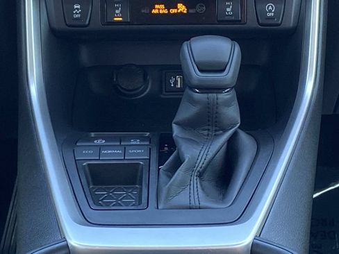 Certified 2025 Toyota RAV4 XLE w/ Convenience Package FWD image 34